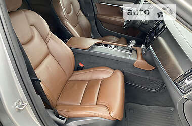 Универсал Volvo V90 Cross Country 2019 в 