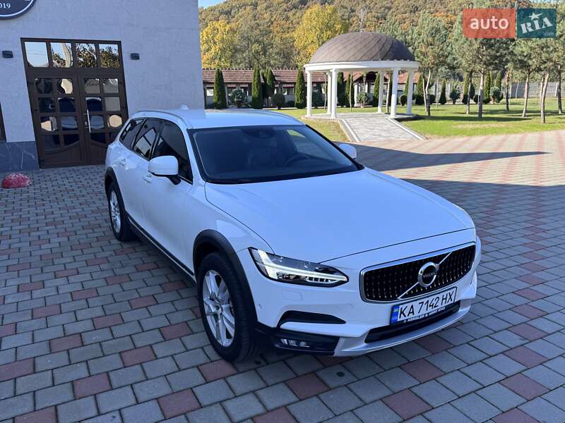 Універсал Volvo V90 Cross Country 2017 в Іршаві