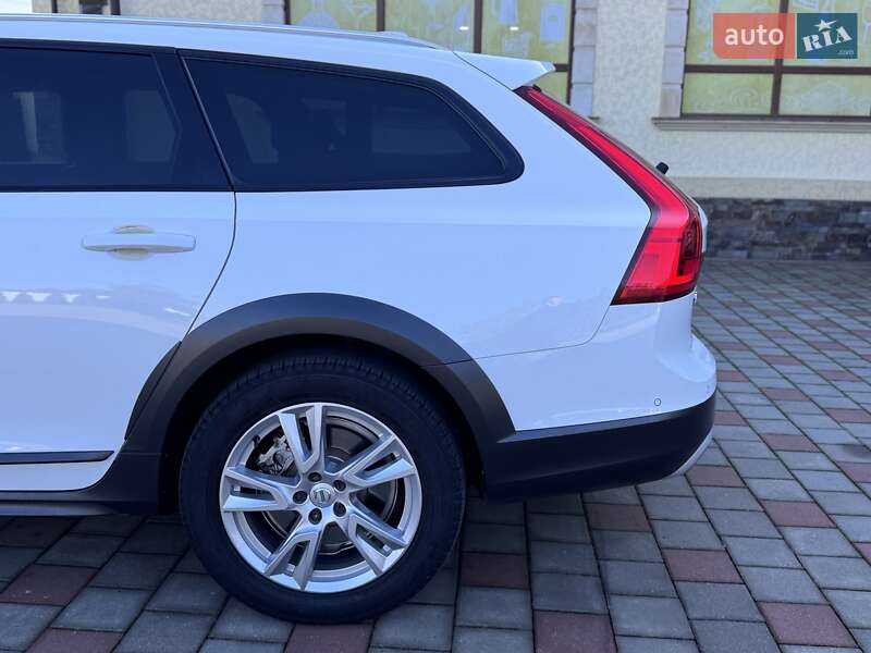 Універсал Volvo V90 Cross Country 2017 в Іршаві