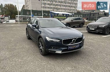 Універсал Volvo V90 Cross Country 2020 в Дніпрі