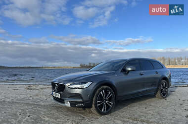 Универсал Volvo V90 Cross Country 2020 в 