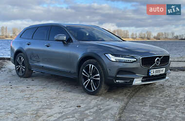 Универсал Volvo V90 Cross Country 2020 в 