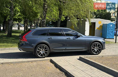 Универсал Volvo V90 Cross Country 2020 в 
