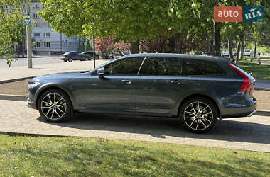 Универсал Volvo V90 Cross Country 2020 в 