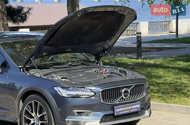Универсал Volvo V90 Cross Country 2020 в 