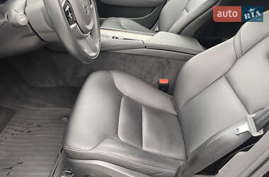Универсал Volvo V90 Cross Country 2020 в 