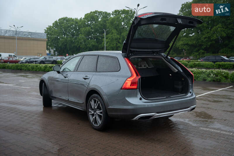 Універсал Volvo V90 Cross Country 2017 в Житомирі