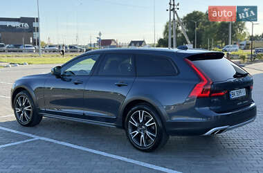 Универсал Volvo V90 Cross Country 2018 в 