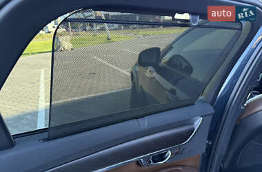 Универсал Volvo V90 Cross Country 2018 в 