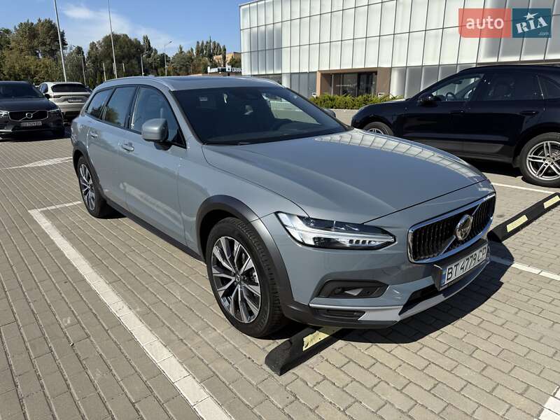 Универсал Volvo V90 Cross Country 2020 в 