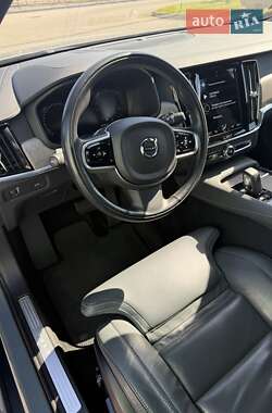 Универсал Volvo V90 Cross Country 2020 в 