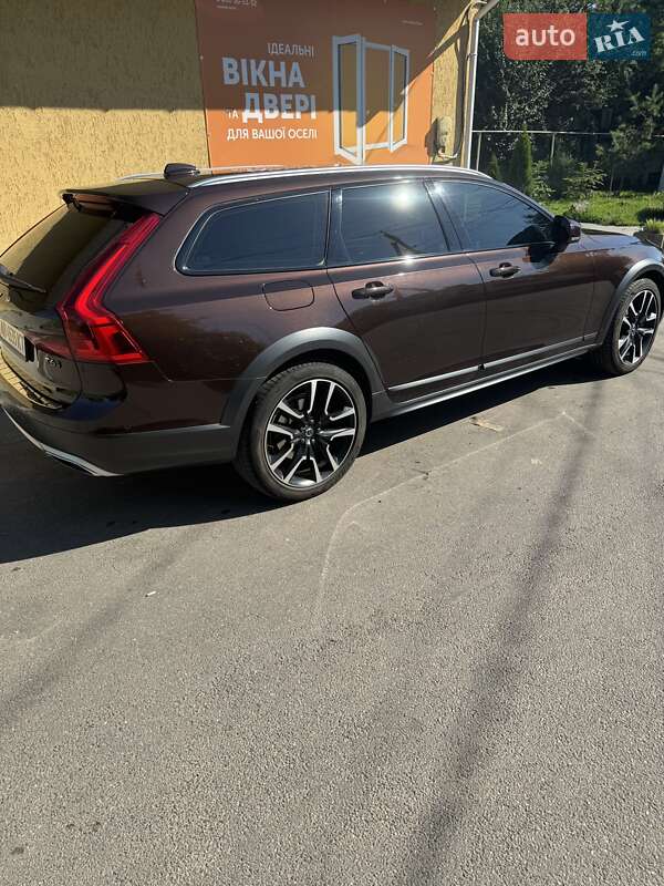 Универсал Volvo V90 Cross Country 2017 в Ильинцах