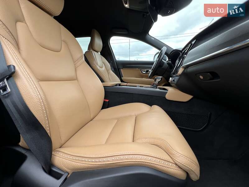 Універсал Volvo V90 Cross Country 2018 в Києві