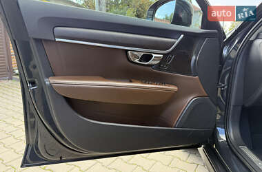 Универсал Volvo V90 Cross Country 2020 в 