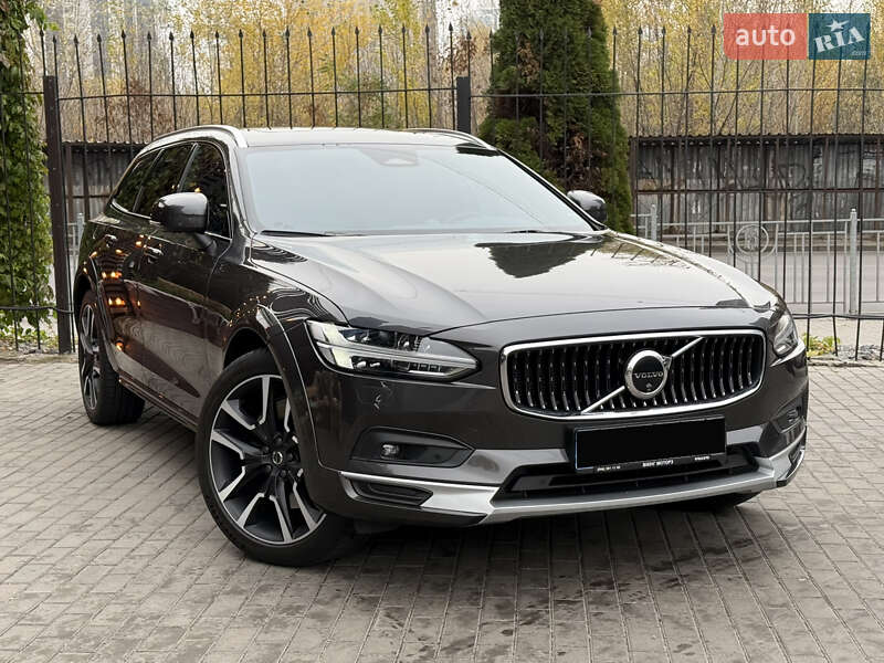 Volvo V90 Cross Country 2023