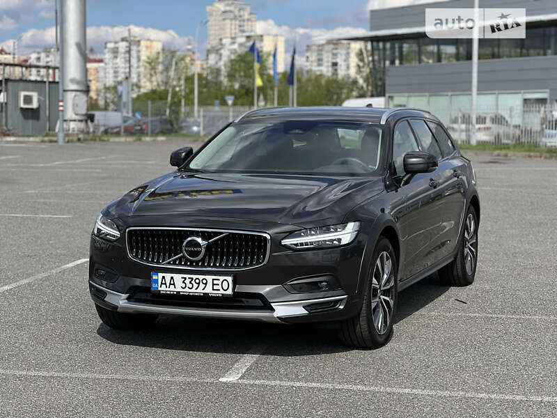 Volvo V90 2022