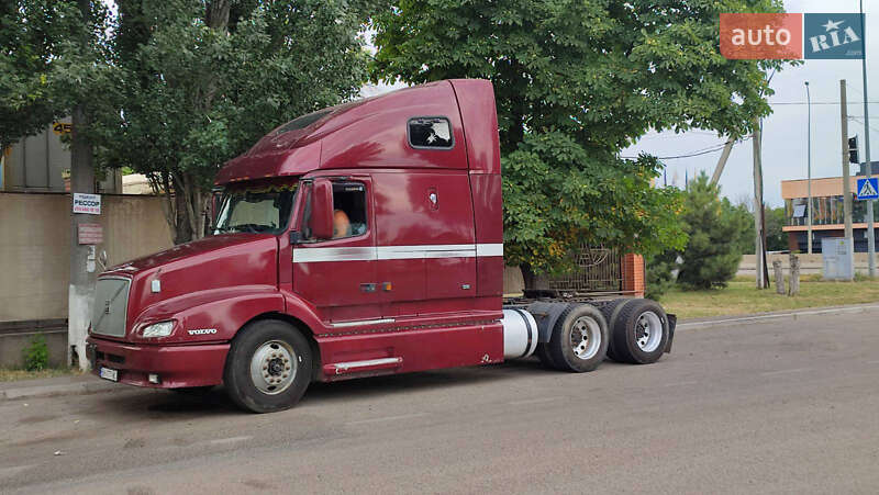 Volvo VNL 630 2002