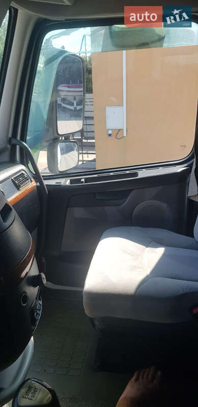 Тягач Volvo VNL 630 2005 в Києві