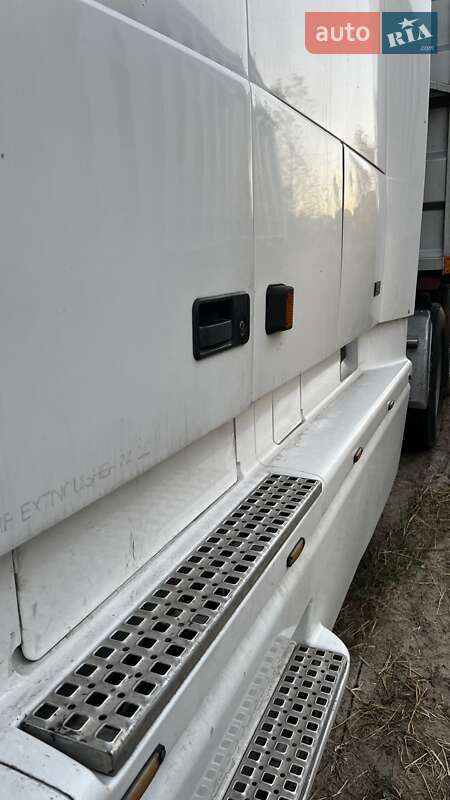 Тягач Volvo VNL 660 2001 в Киеве