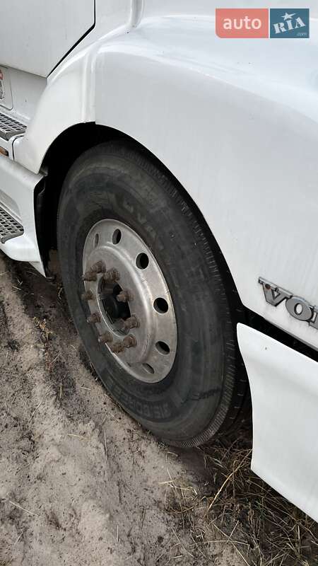 Тягач Volvo VNL 660 2001 в Киеве