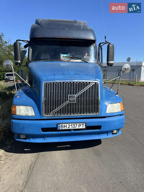 Volvo VNL 660 2003