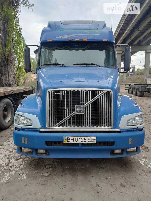 Volvo VNL 670 2003