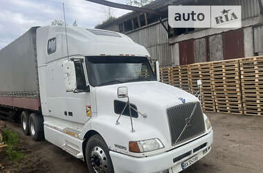 Тягач Volvo VNL 670 2002 в Житомире