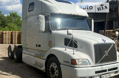 Тягач Volvo VNL 670 2002 в Житомирі