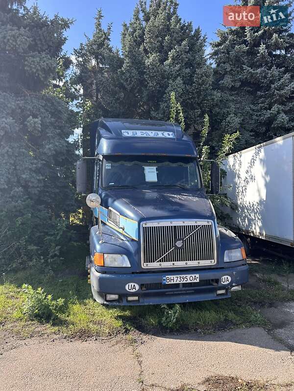 Volvo VNL 670 2002