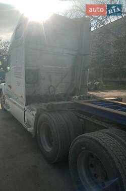 Тягач Volvo VNL 670 2003 в Одессе