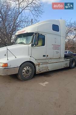 Тягач Volvo VNL 670 2003 в Одессе