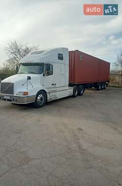 Тягач Volvo VNL 670 2003 в 