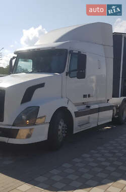 Тягач Volvo VNL 670 2003 в Переяславі