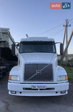 Зерновоз Volvo VNL 670 2003 в Рівному