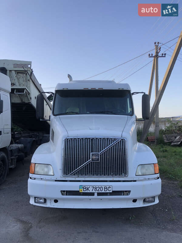Зерновоз Volvo VNL 670 2003 в 