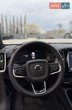 Позашляховик / Кросовер Volvo XC40 Recharge 2024 в 