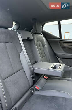 Позашляховик / Кросовер Volvo XC40 Recharge 2024 в 