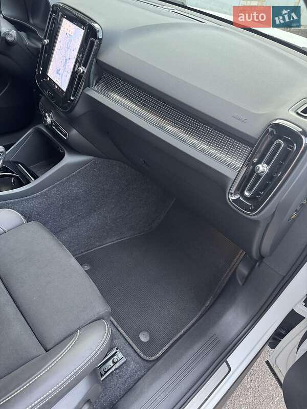 Внедорожник / Кроссовер Volvo XC40 Recharge 2021 в Киеве