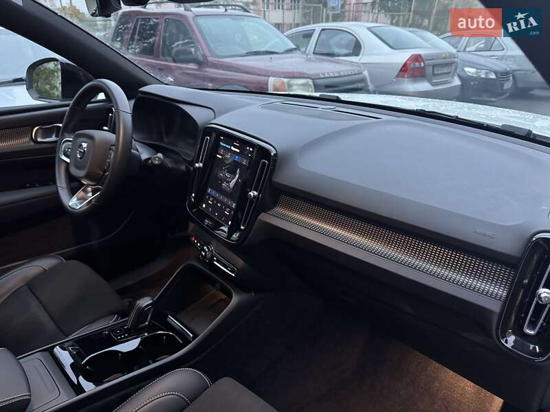 Позашляховик / Кросовер Volvo XC40 Recharge 2021 в Києві