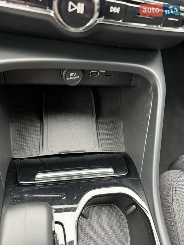 Внедорожник / Кроссовер Volvo XC40 Recharge 2022 в Тернополе