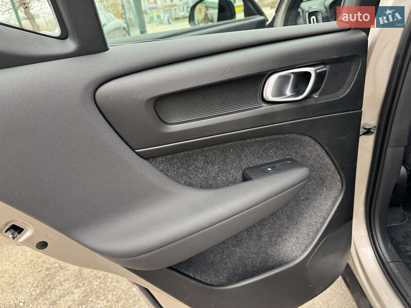 Внедорожник / Кроссовер Volvo XC40 Recharge 2022 в Тернополе