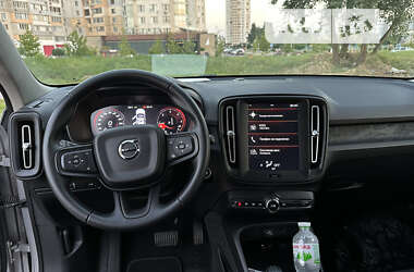 Внедорожник / Кроссовер Volvo XC40 2018 в 