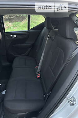 Внедорожник / Кроссовер Volvo XC40 2018 в 