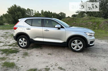 Внедорожник / Кроссовер Volvo XC40 2018 в 