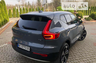 Внедорожник / Кроссовер Volvo XC40 2020 в 