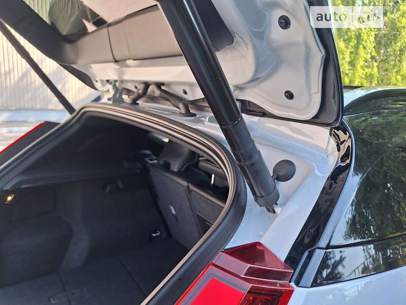 Внедорожник / Кроссовер Volvo XC40 2021 в Полтаве