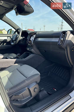 Внедорожник / Кроссовер Volvo XC40 2022 в 