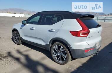 Внедорожник / Кроссовер Volvo XC40 2021 в 