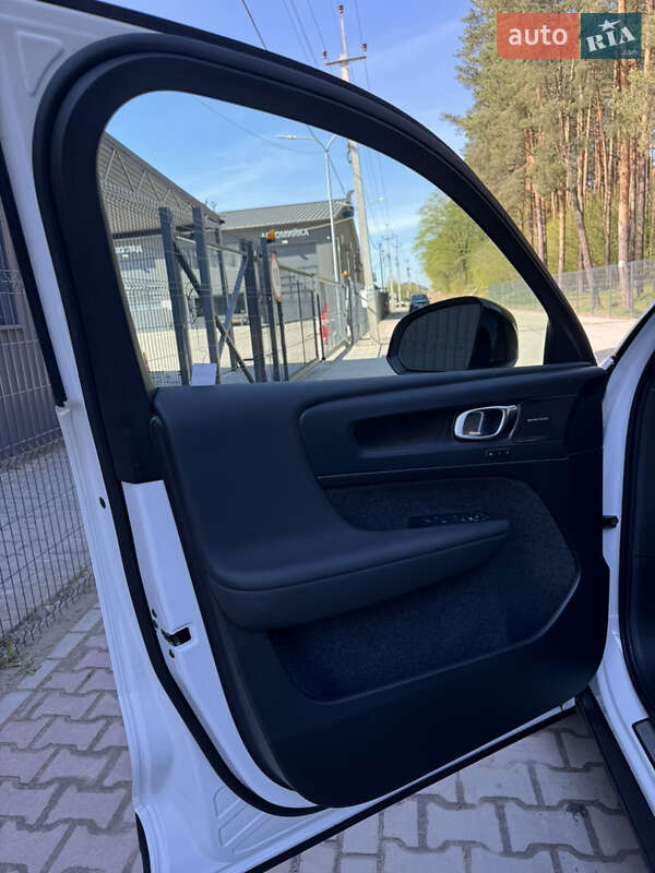 Позашляховик / Кросовер Volvo XC40 2023 в Львові фото 20 Позашляховик / Кросовер Volvo XC40 2023 в Львові