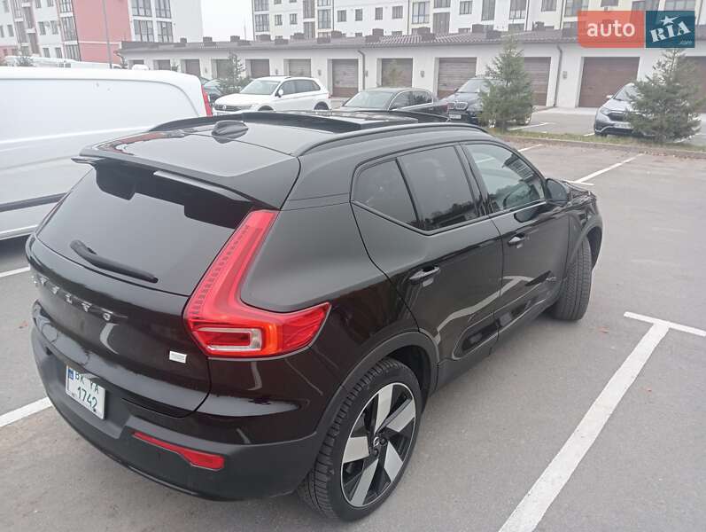 Внедорожник / Кроссовер Volvo XC40 2023 в Ровно